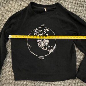 Embroidered astrological chart sweatshirt with sequins - Women's L - Free People